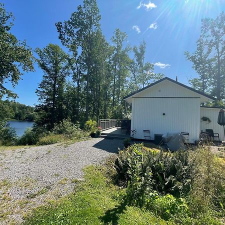 Humlegarden Lake Cottage, Horn Екстер'єр фото