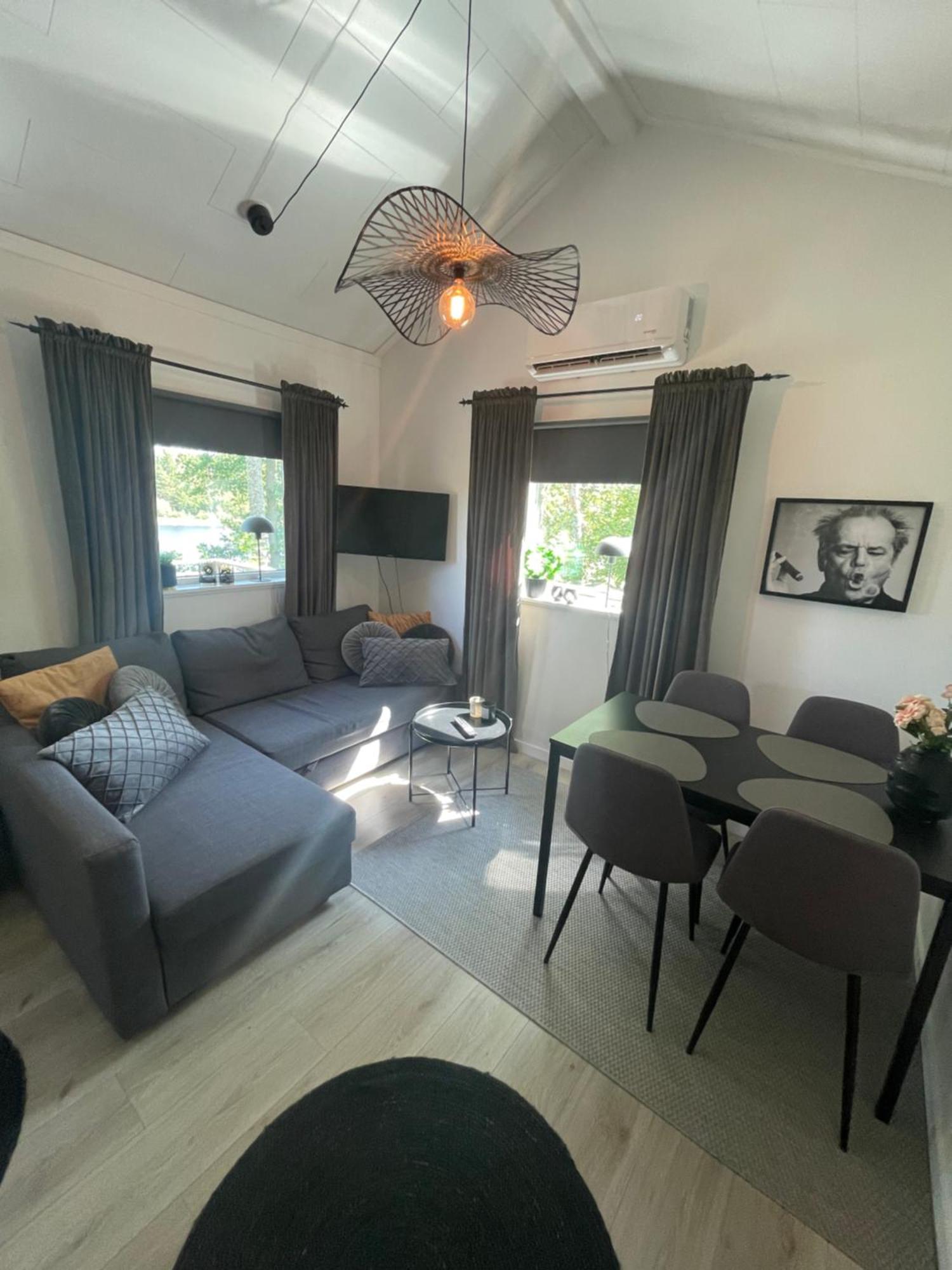 Humlegarden Lake Cottage, Horn Екстер'єр фото