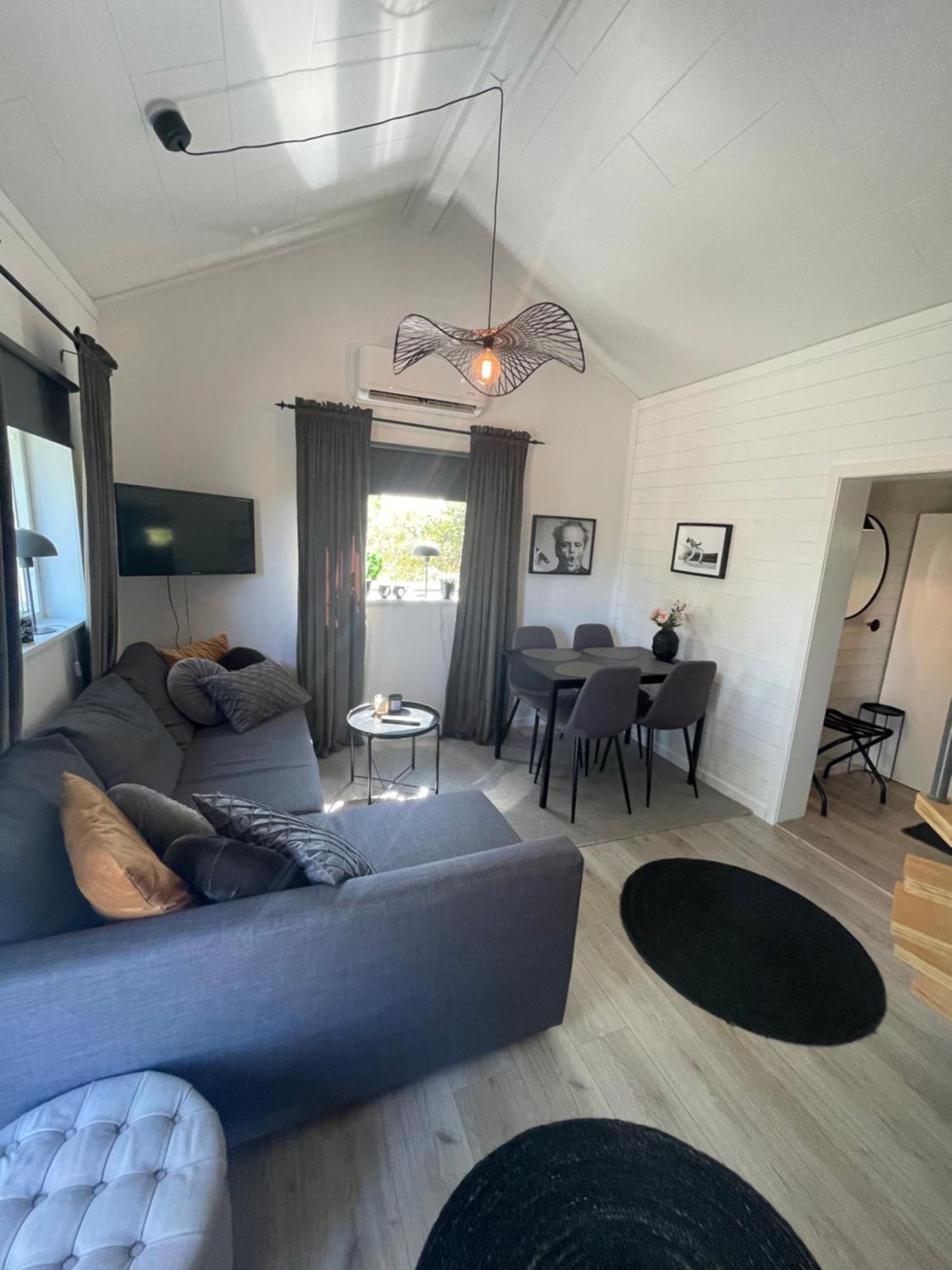 Humlegarden Lake Cottage, Horn Екстер'єр фото